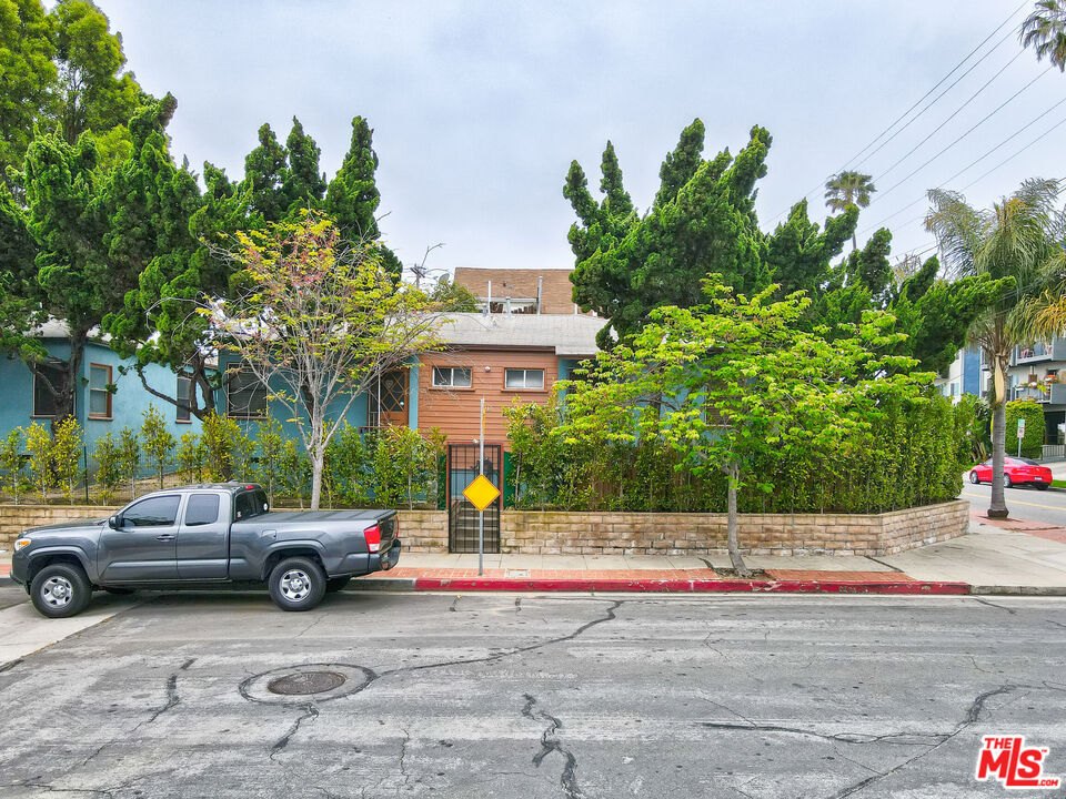 1940 6th St, Santa Monica, CA 90405